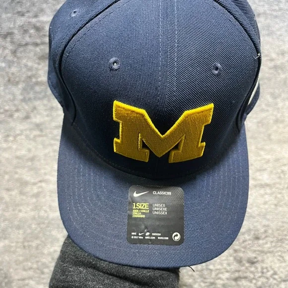 Michigan Wolverines Nike Dri Fit Hat Navy Blue Yellow Swoosh Adjustable Cap NWT - Picture 2 of 8